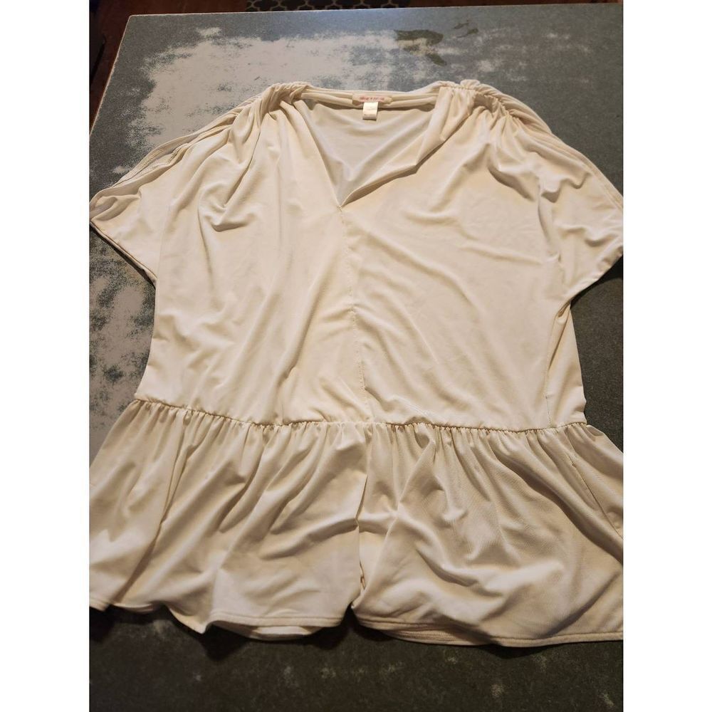 Alice +Olivia white v neck white top sz Small